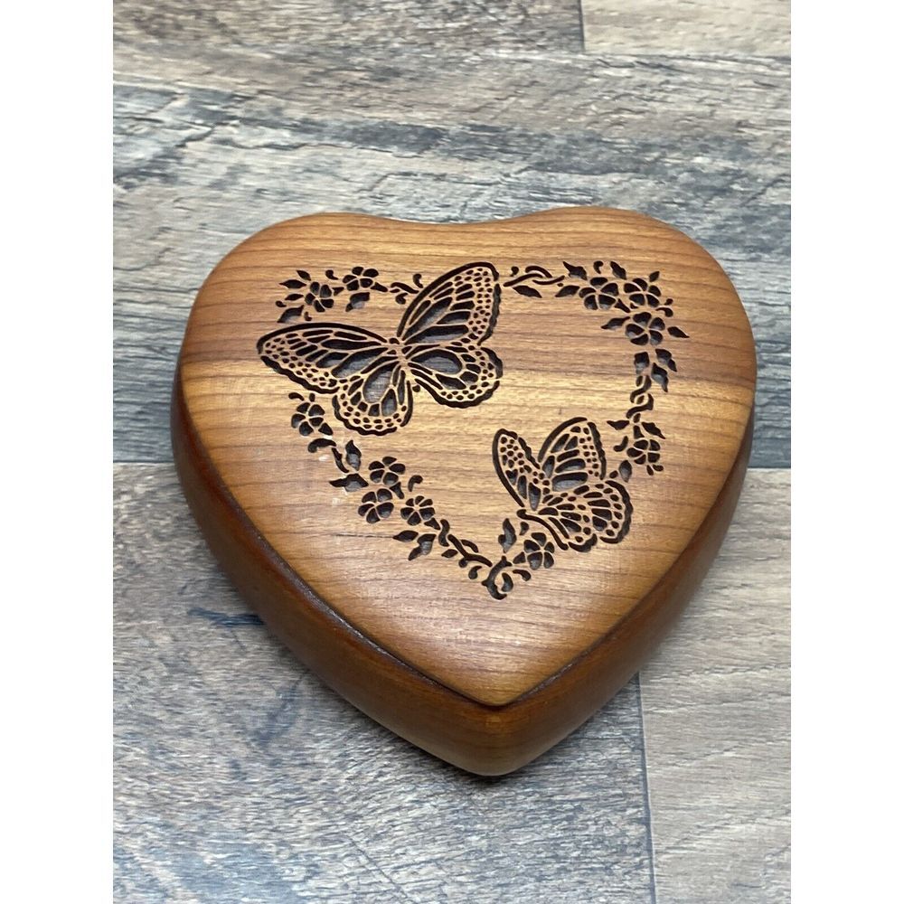 Amerigo Laser craft Wooden Wind Up Musical‎ Trinket Box 4" X 3.5"